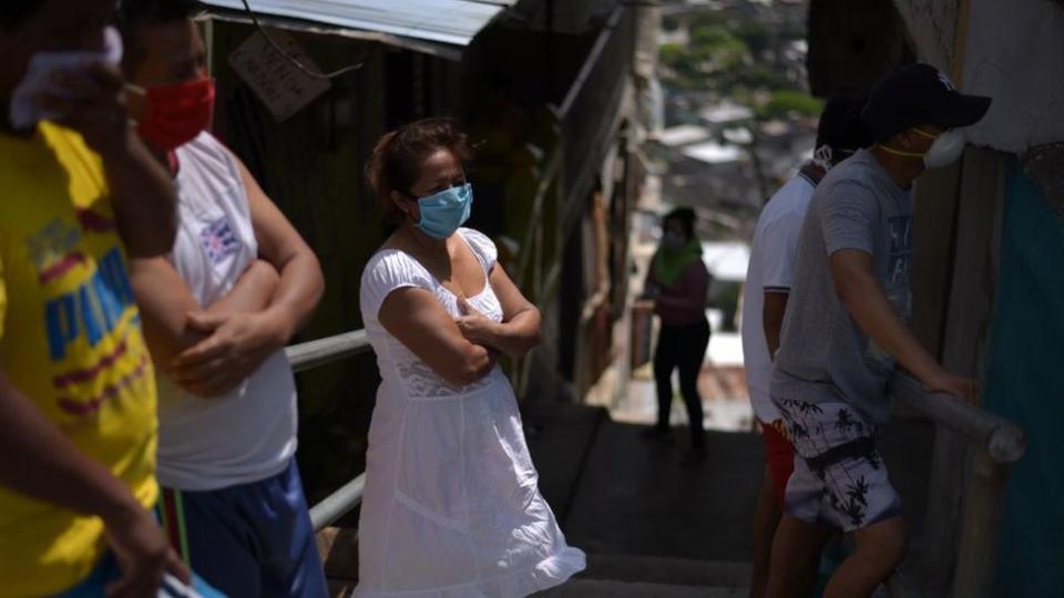 Parientes de desaparecidos en Guayaquil.