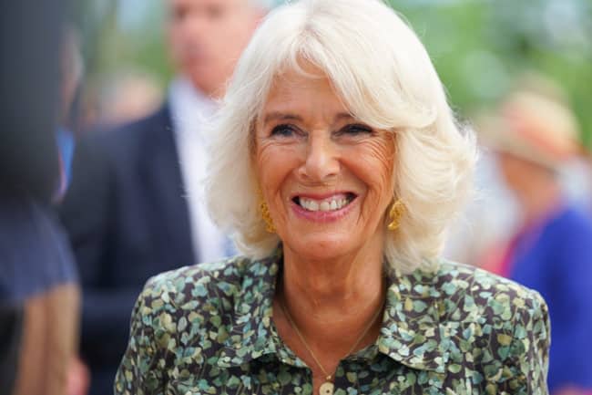 queen-consort-camilla-gold-pendant