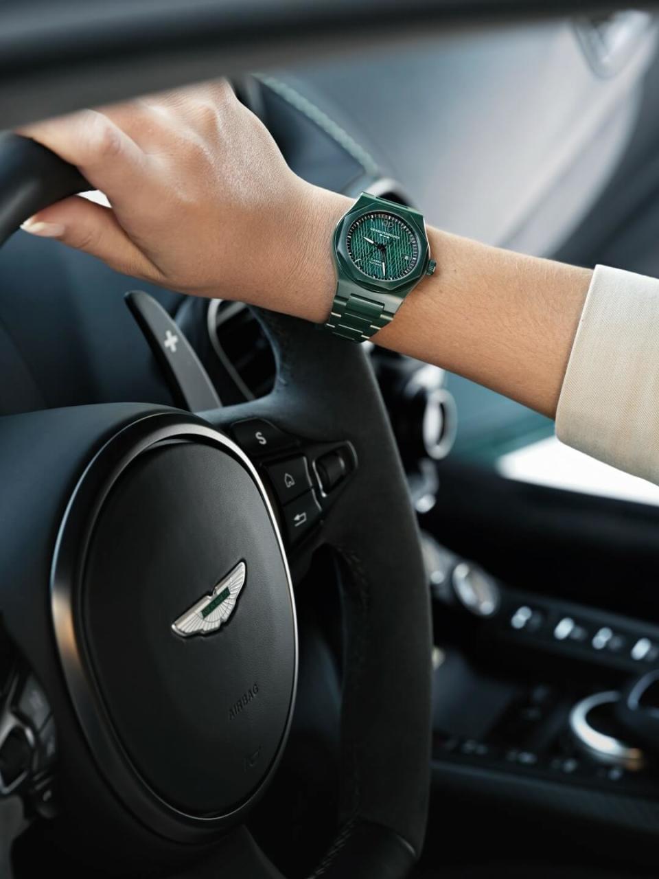 Introducing_the_Girard-Perregaux_Laureato_Green_Ceramic_Aston_Martin_Edition_9_Large.jpg