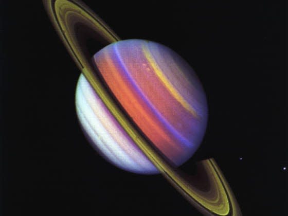 A false colou image of Saturn taken by Voyager 2 shows characteristics of the planet's athmosphere.