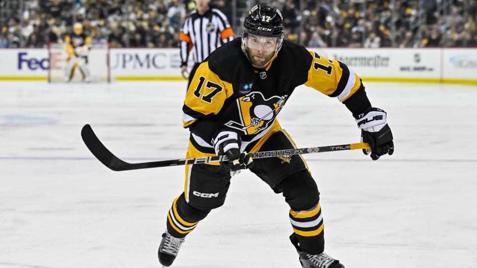 Bryan Rust may be on pace for his lowest scoring season in years, but a favourable schedule this week makes him worthy of a pickup in fantasy hockey. (Getty Images)