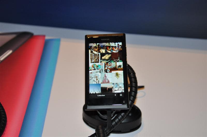 Nokia N9 comes to Singapore