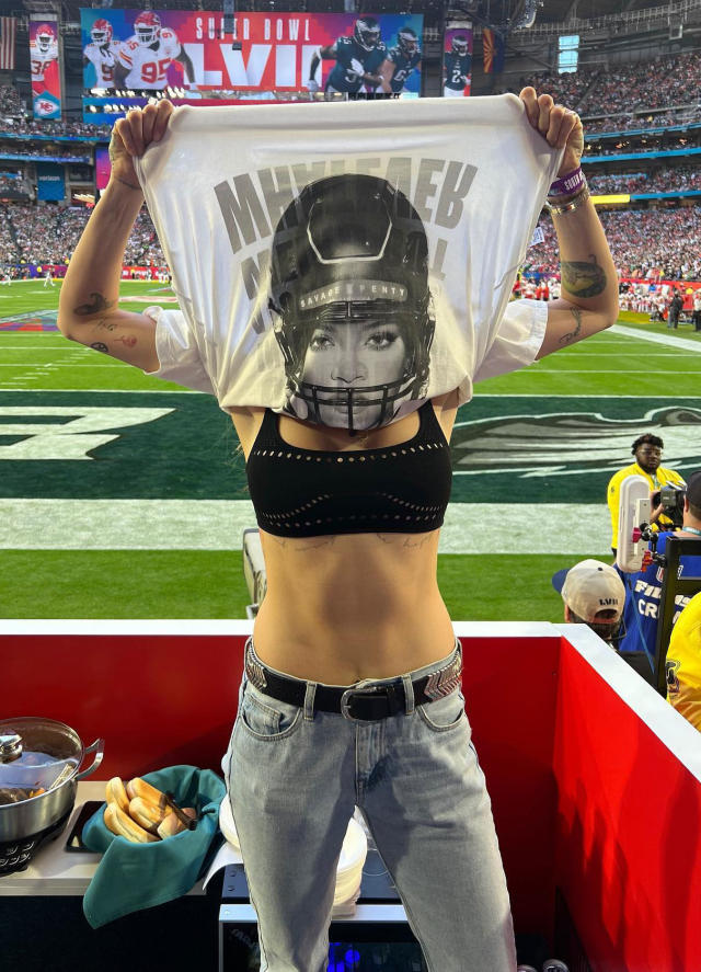 Rihanna Super Bowl Shirt Rihanna Concert Interrupted By A Football