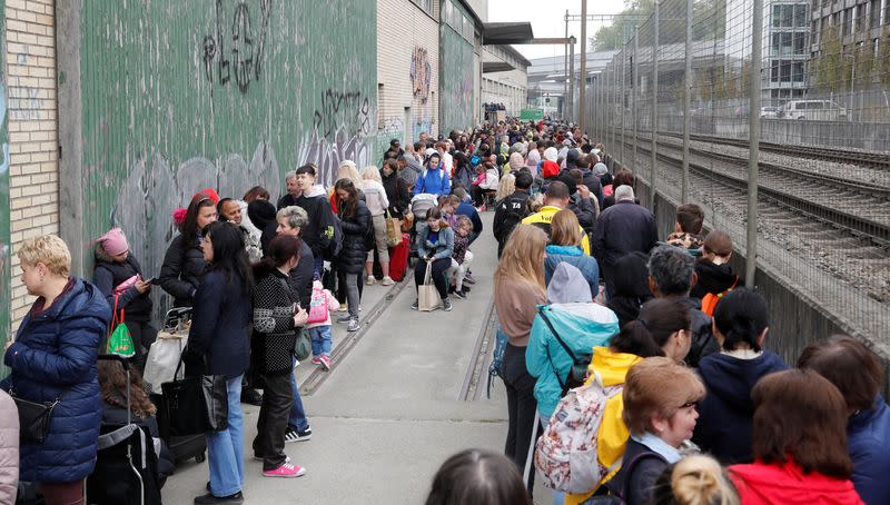 Food distribution for needy persons at the aid organisation "Essen fuer Alle" in Zurich