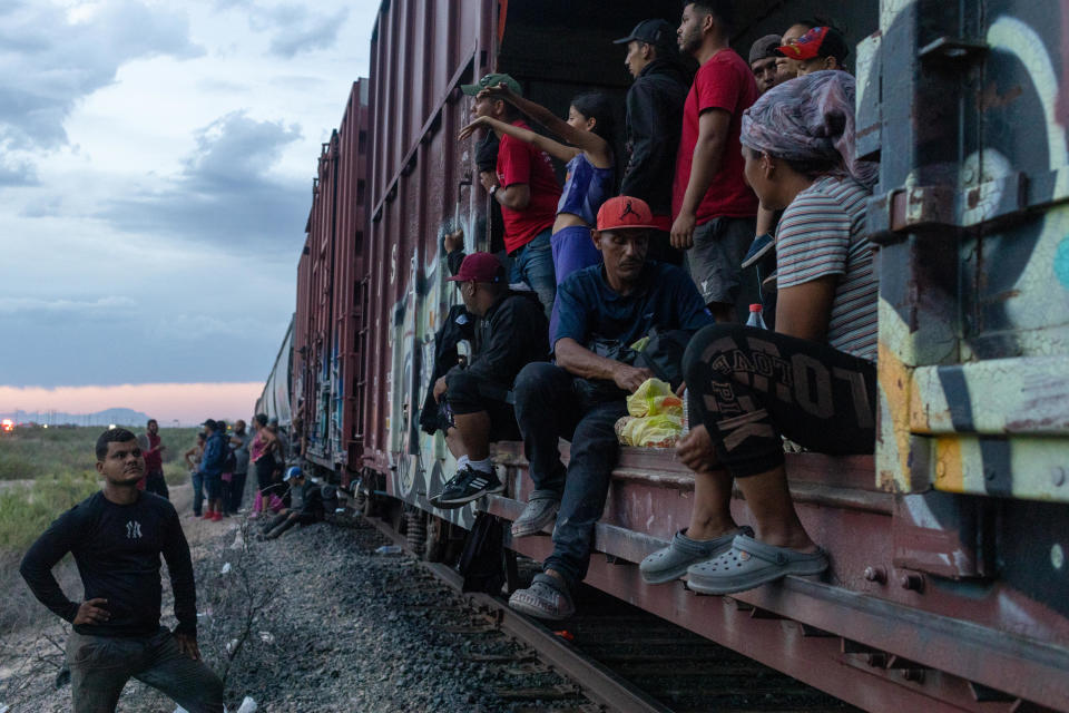 CHIHUAHUA - MEXCO - SEPTEMBER 29: Migrant people, mostly from Venezuela, are seen after the goods train they were travelling on stopped for over 12 hours, in the Chihuahuan desert in Chihuahuan, Mexico on September 29, 2023. / Credit: David Peinado/Anadolu Agency via Getty Images