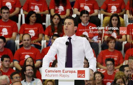 France's Prime Minister Manuel Valls attends a campaign rally before the European Parliament elections in Barcelona May 21, 2014 REUTERS/Gustau Nacarino