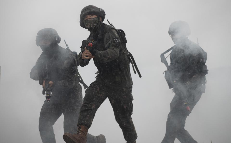 South Korean soldiers from Tiger unit, participate in a UFS/TIGER Combined Urban Operations plan as part of Ulchi Freedom Shield (UFS) exercises at Wollong Urban Area Operatiions training center, Wednesday, Aug. 23, 2023 on Paju in Gyeonggi-do, South Korea. (Jeon Heion-Kyun/EPA via AP, Pool)