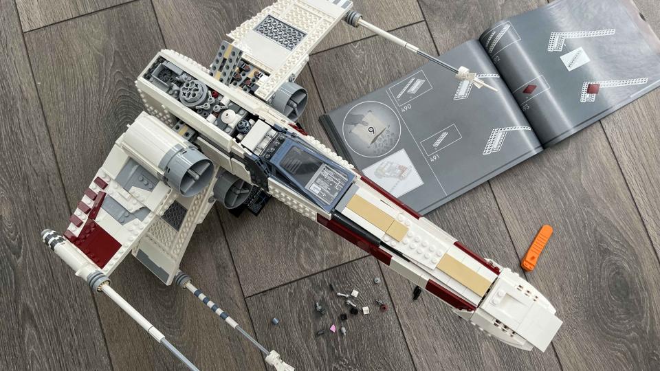 Building the Lego Star Wars UCS X-Wing Starfighter (75355)