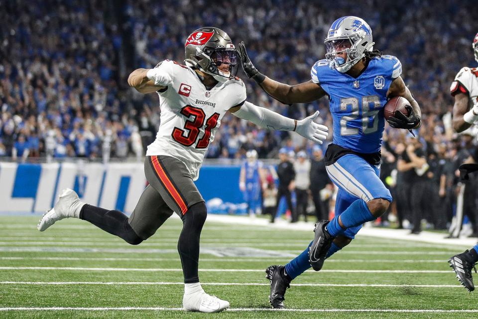 Detroit Lions running back Jahmyr Gibbs (26) runs for a touchdown against Tampa Bay Buccaneers safety Antoine Winfield Jr. (31) during the second half of the NFC divisional round at Ford Field in Detroit on Sunday, Jan. 21, 2024.