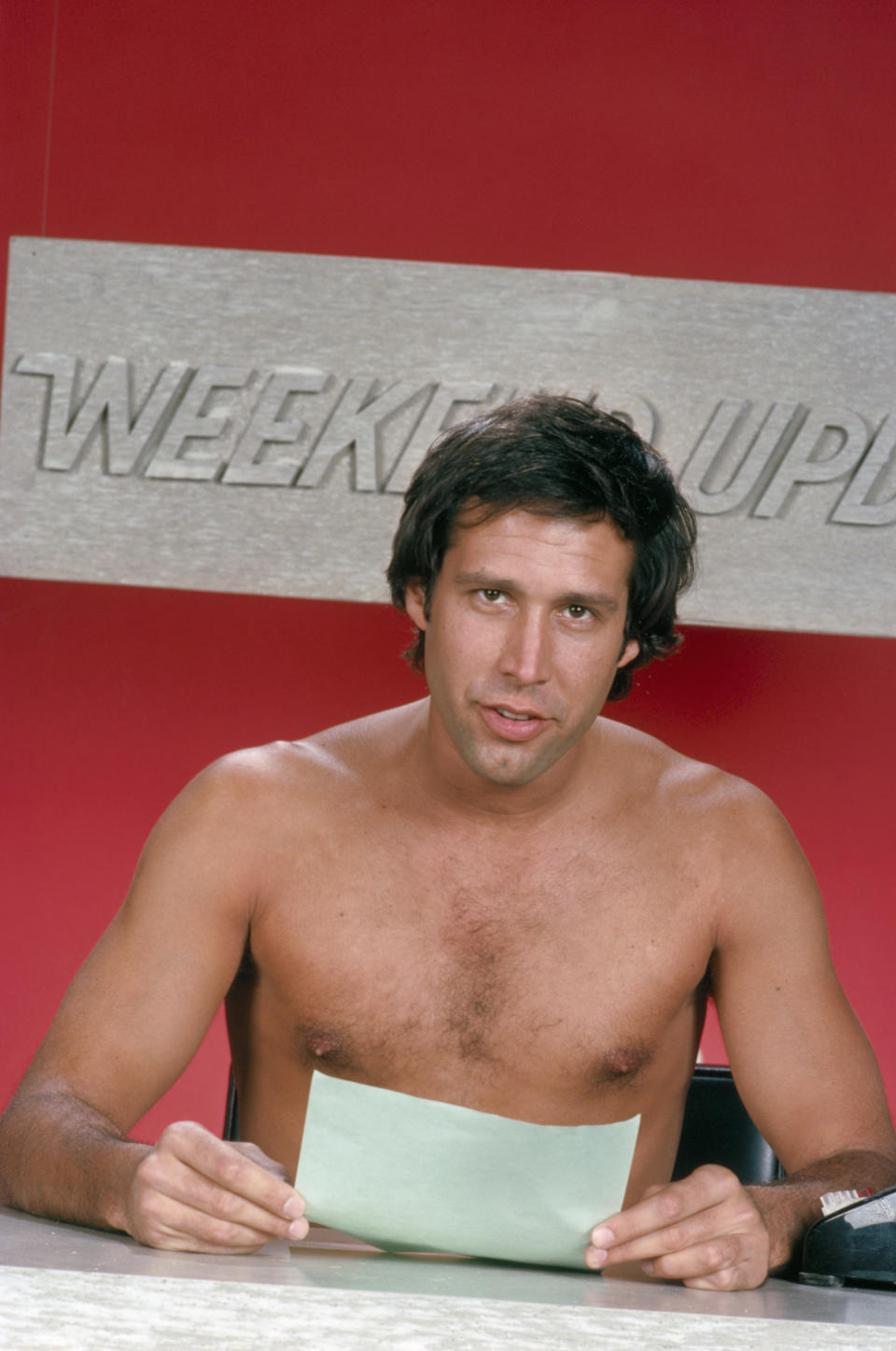 Chevy Chase delivers the news during the “Weekend Update” segment of <em>SNL</em>. (Photo: NBC/NBCU Photo Bank via Getty Images)