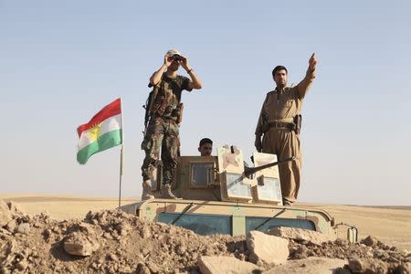 Kurdish peshmerga troops participate in an intensive security deployment against Islamic State militants on the front line in Khazer August 8, 2014. REUTERS/Azad Lashkari