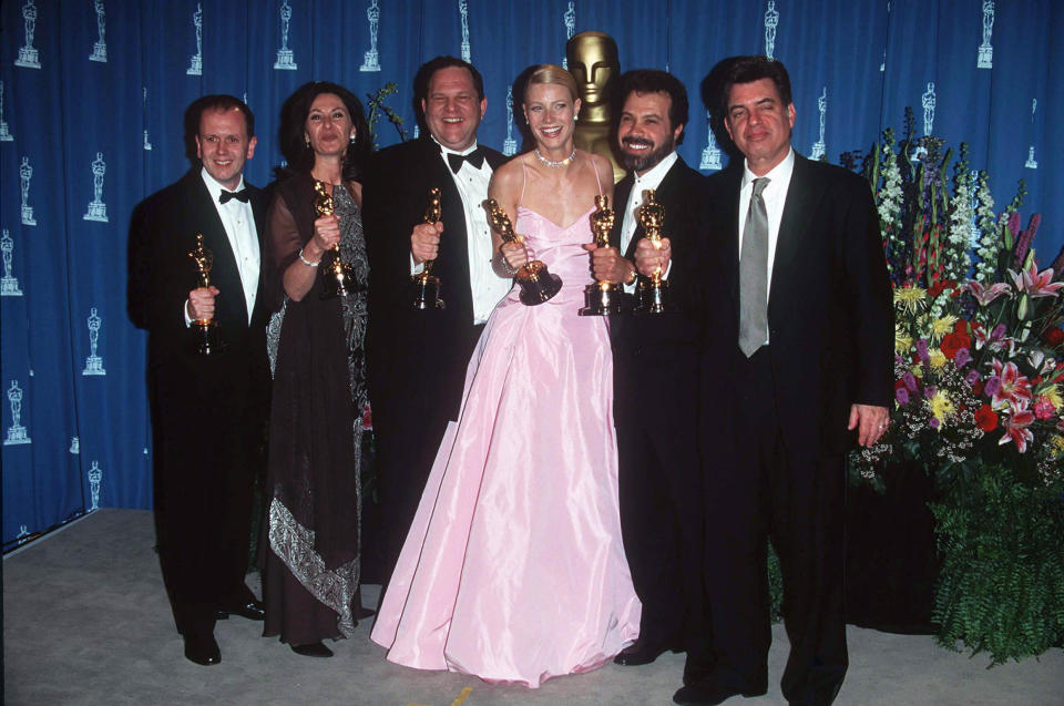 DAVID PARFITT, DONNA GIGLIOTTI, HARVEY WEINSTEIN, GWYNETH PALTROW, EDWARD ZWICK AND MARC NORMAN.OSCAR AWARD CEREMONY, AMERICA - 1999