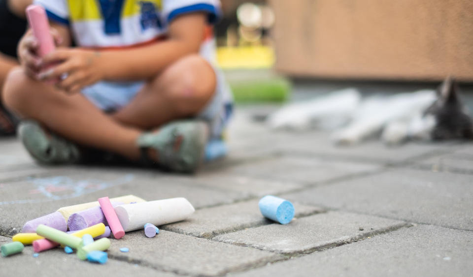 Blogger Sachi Feris suggested that children could make chalk drawings or signs in support of the Black Lives Matter movement. (Photo: StockPlanets via Getty Images)