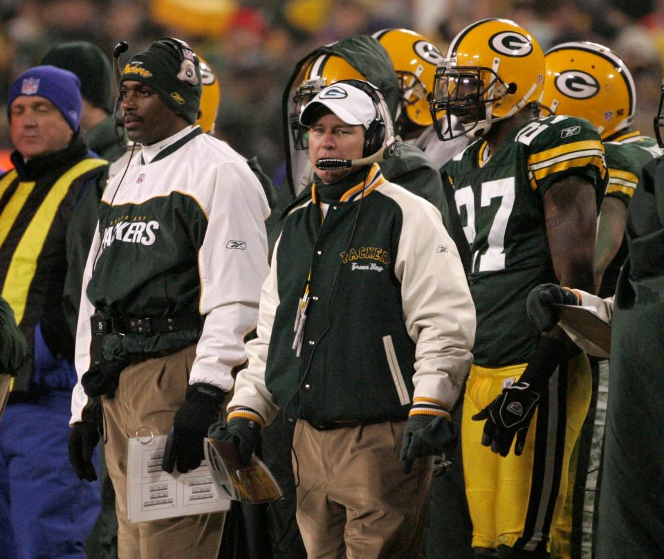 Green Bay Packers defensive coordinator Bob Slowik watches in the fourth quarter as the defense is unable to stop the Minnesota Vikings during an NFL playoff game at Lambeau Field in Green Bay, Sunday, Jan. 9, 2005.