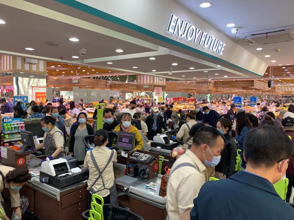 Fears Chaoyang will be headed for lockdown resulted in panic buying at Beijing. Source: Twitter/Jonathan Cheng