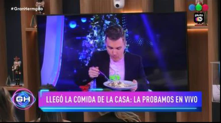 Santiago del Moro prueba la comida de los participantes en vivo