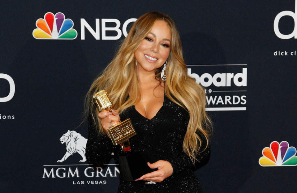 Pendant la cérémonie des Oscars Vanity Fair, Mariah Carey a largement laissé apercevoir ses deux tétons.