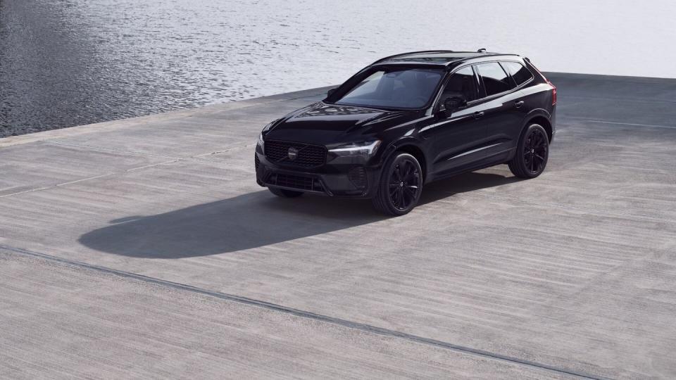 2024 volvo xc60 black edition