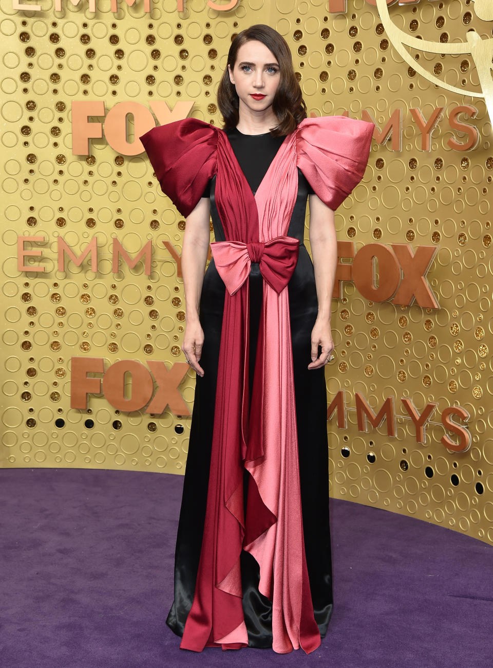 La actriz de 'The Deuce' se convirtió en el 'regalo' de estos Emmys vestida de Gucci. (Foto: Axelle / Bauer-Griffin / Getty Images)