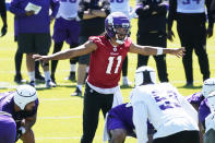 MinnesotaV ikings quarterback Kellen Mond runs a play during NFL football minicamp practice Tuesday, June 15, 2021, in Eagan, Minn. (AP Photo/Jim Mone)