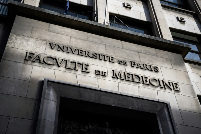 L'entrée de la faculté de Médecine à l'intérieur de l'Université Paris Cité, le 19 mars 2024 (Julie SEBADELHA)