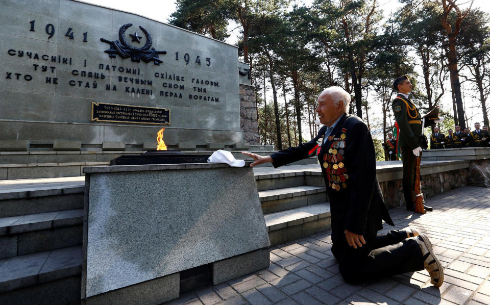 World War II veteran at memorial in Minsk