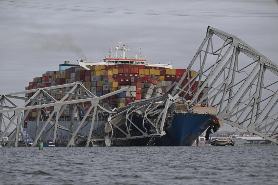 El barco al chocar contra el puente (Jim WATSON / AFP) (Photo by JIM WATSON/AFP via Getty Images)