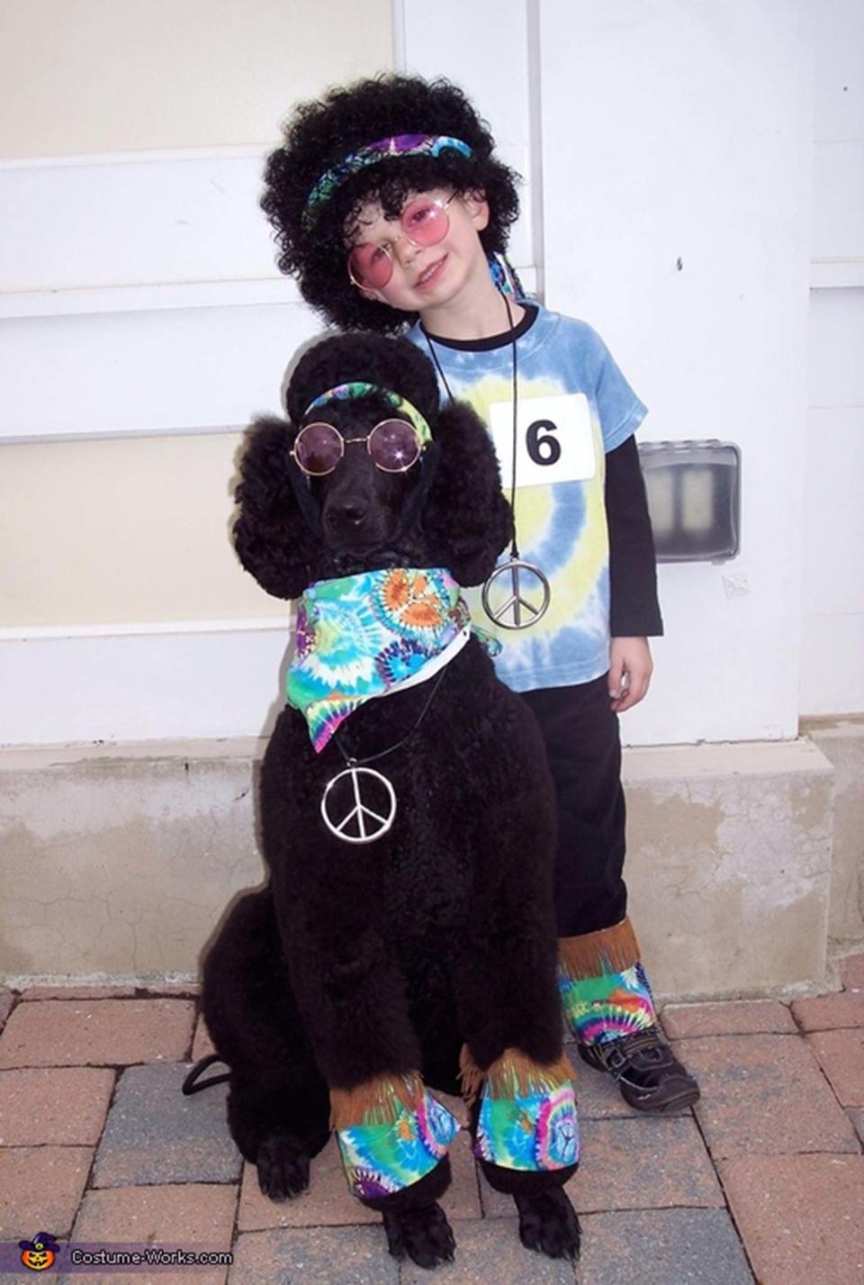 <a href="http://www.costume-works.com/costumes_for_pets/happy_hippies.html">via Costume Works</a>