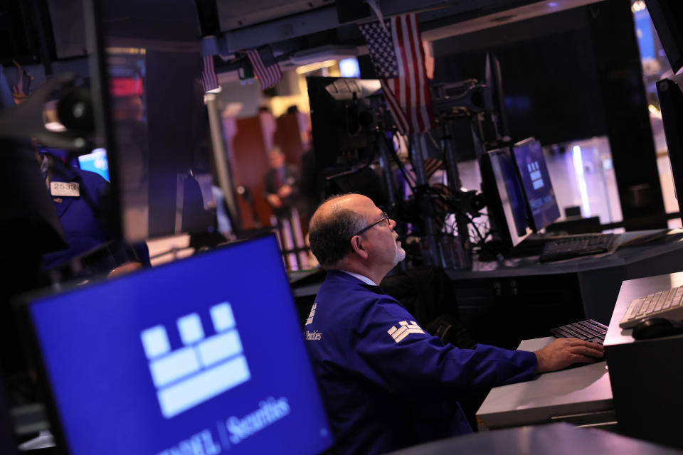 NEW YORK, NEW YORK - JANUARY 17: Traders work on the floor of the New York Stock Exchange during morning trading on January 17, 2023 in New York City. Stocks opened low after a holiday weekend disrupting an upswing in early 2023 momentum. Goldman Sachs reported that its quarterly profit plunged 66{21df340e03e388cc75c411746d1a214f72c176b221768b7ada42b4d751988996} from a year earlier to $1.33 billion and Morgan Stanley also reported a more than $2 billion in profit for the fourth quarter, giving the company a 40 percent decline from the previous year.  (Photo by Michael M. Santiago/Getty Images)