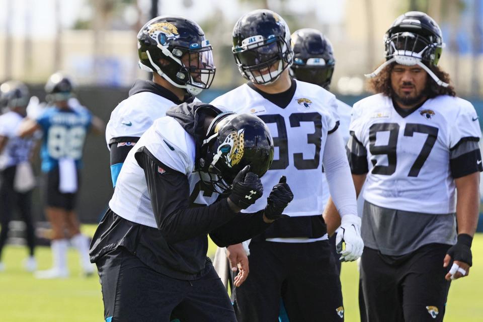 Jaguars defensive end Jihad Ward (6) dances in front of teammates Doug Costin (58), Taven Bryan (93) and Jay Tufele (97) while at Thursday&#39;s practice.