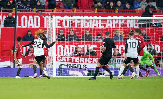 Fulham’s Alex Iwobi scores the winner