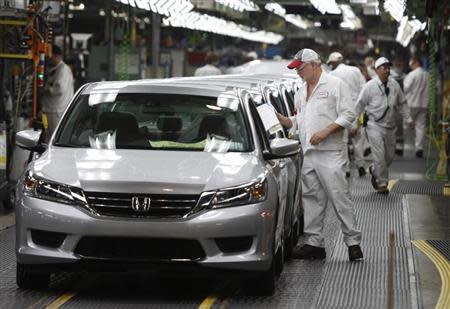 Clif Small is seen getting a 2013 Accord ready to come off the line during a tour of the Honda automobile plant in Marysville, Ohio October 11, 2012. REUTERS/Paul Vernon