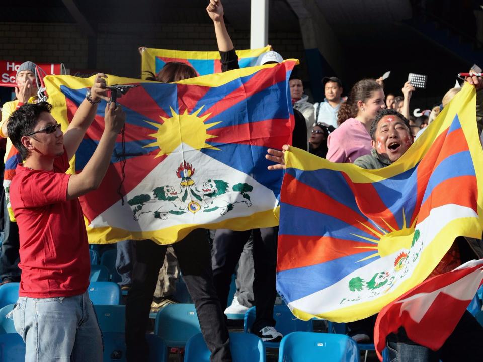 Tibet soccer fans