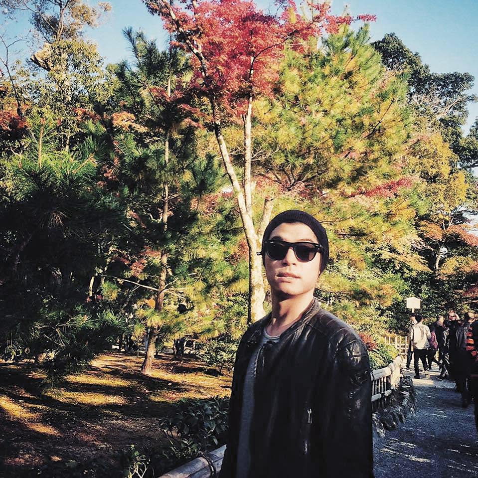 本刊接獲爆料，許瑋甯跟王柏傑在京都鴨川旁親暱散步。比對小倆口的Instagram跟臉書，分別上傳人在京都的照片。