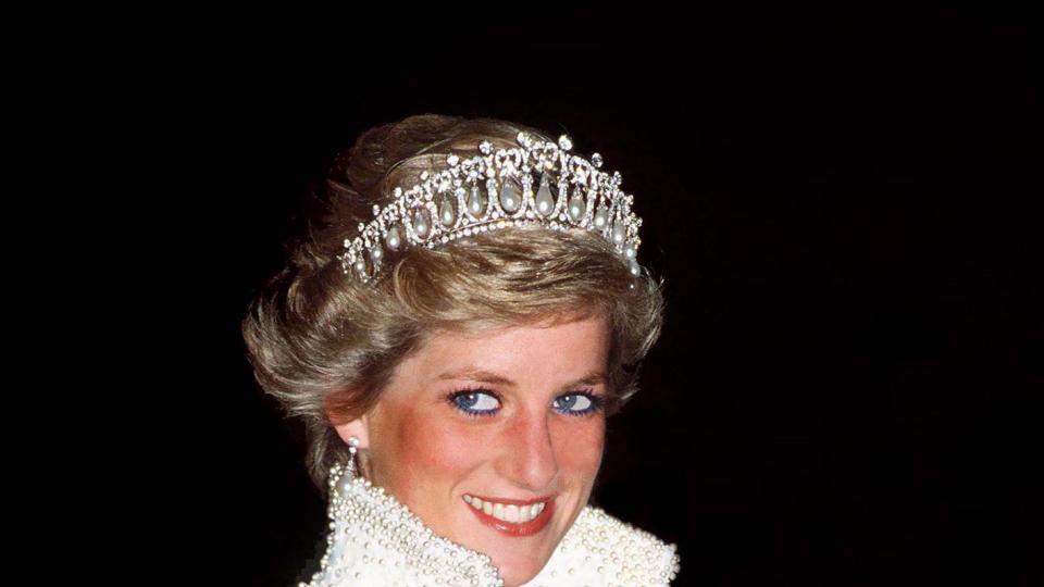 Princess Diana waering Catherine Walker