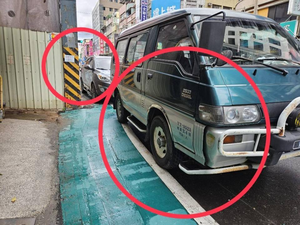 尷尬！行人專屬「慘變停車場」，高雄最長人行道標線「友善步行環境」？施書瑜攝