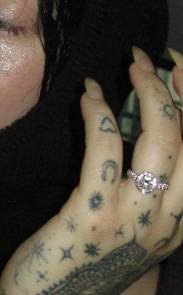 Noah Cyrus, Pinkus, Engagement, Ring, Instagram