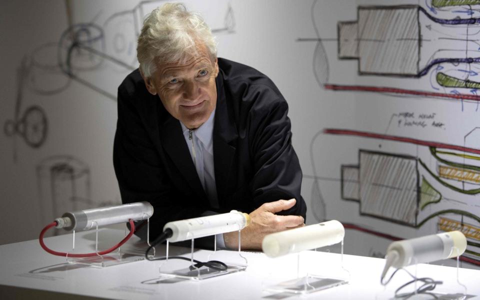 Sir James Dyson ผู้ก่อตั้ง Dyson ซึ่งย้ายกลับไปอังกฤษในปี 2021 ได้วิจารณ์นโยบายภาษีของรัฐบาลว่า 'สายตาสั้น' - CHRISTOPHE ARCHAMBAULT/AFP/Getty Images