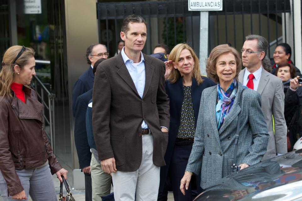 MADRID, SPAIN - NOVEMBER 25:  (L-R) Spanish Royals Princess Elena, Inaki Urdangarin, Princess Cristina and Queen Sofia visit King Juan Carlos of Spain at USP San Jose Hospital on November 25, 2012 in Madrid, Spain. King Juan Carlos of Spain underwent an operation on his left hip.  (Photo by Carlos Alvarez/Getty Images)