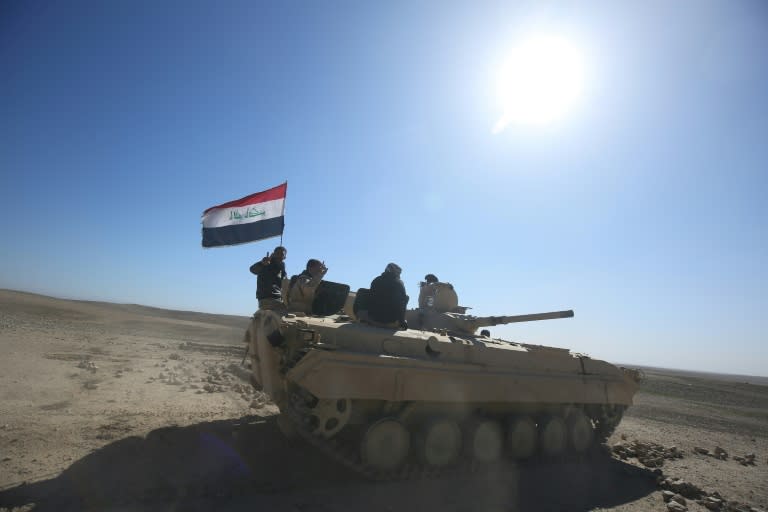 Iraqi forces, supported by the Hashed al-Shaabi (Popular Mobilisation) paramilitaries, advance near the village of Husseinyah, south of Mosul on February 20, 2017