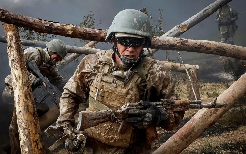 Ukrainian servicemen attend an exercise in Chernihiv - GLEB GARANICH/Reuters