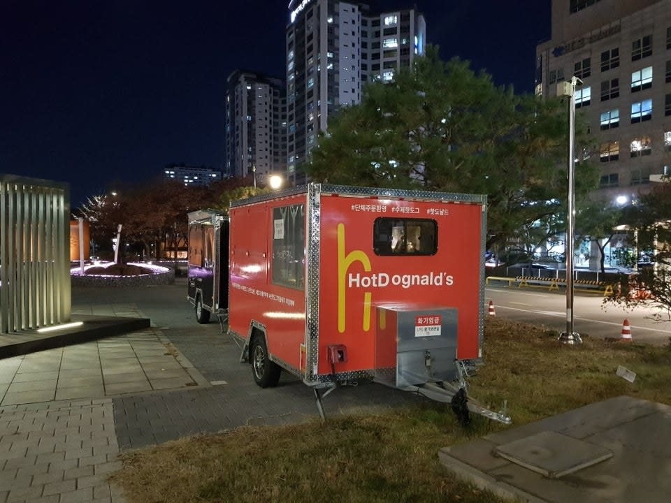 a food truck called Hot Dognald's