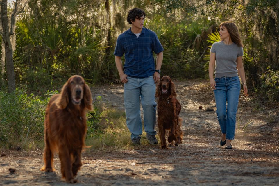 Charles Melton as Joe Yoo and Natalie Portman as Elizabeth Berry in "May December."