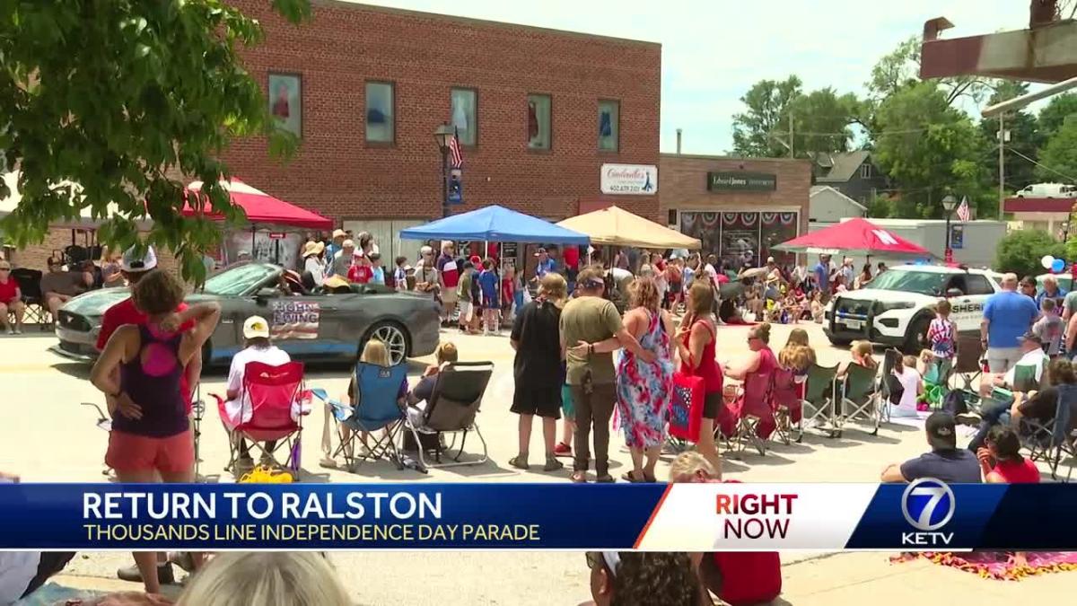 Return to Ralston Thousands line Independence Day parade