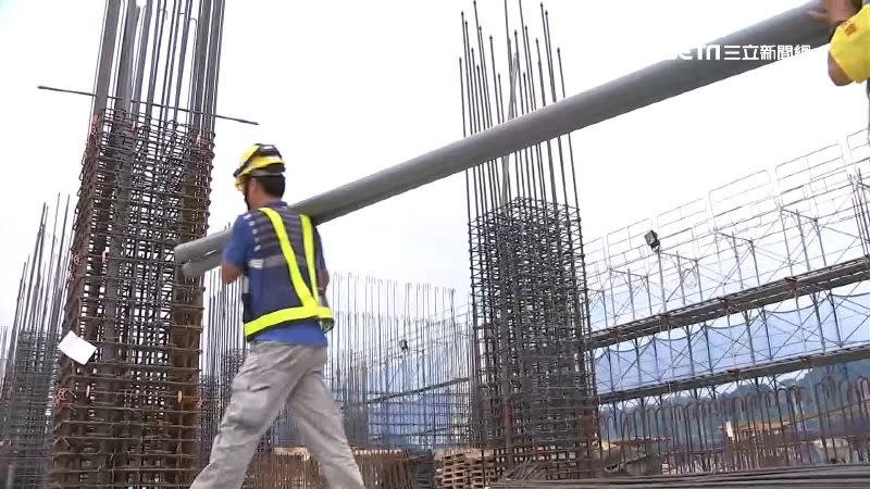 今年房地產熱，雖然建案多營建業卻缺工白熱化。