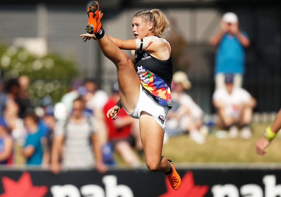 The incredible pic of Tayla Harris. (Photo by Michael Willson/AFL Media)