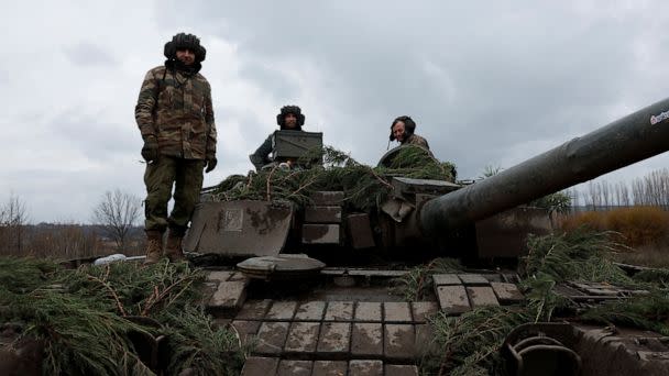 PHOTO: Ukrainian soldiers prepare to fire a round on the frontline from a T80 tank that was captured from Russians during a battle in Trostyanets in March, in the eastern Donbas region of Bakhmut, Ukraine, Nov. 4, 2022.  (Clodagh Kilcoyne/Reuters)