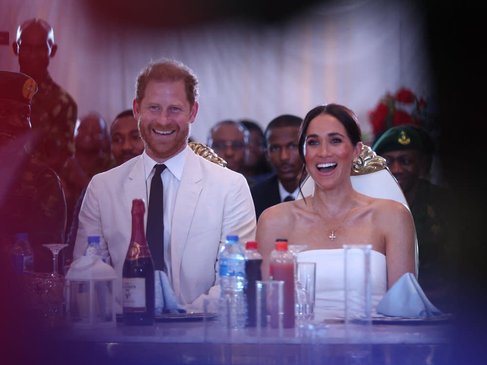 Prinz Harry und Herzogin Meghan in Nigeria. (Bild: KOLA SULAIMON/AFP via Getty Images)