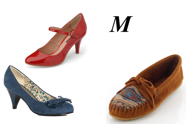 <b>Mid Heels, Mokkasins & Mary Janes </b><br><br>Sie ahnen es, ein Mid Heel ist ein Schuh mit mittelhohem Absatz. Mokkasins nennt man die Schuhe, die Indianer gerne trugen und tragen. Sie sind aus weichem Leder, zum Reinschlüpfen und haben keinen Absatz. Mary Janes waren ursprünglich Kinderschuhe mit Spange zum Knöpfen, das Model Twiggy machte es aber auch für Frauen tauglich. Mittlerweile gibt es sie auch mit Absatz.