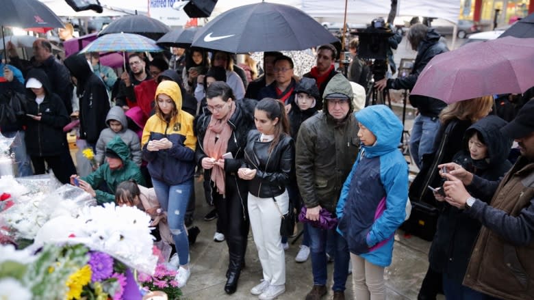 'We will come together': Torontonians pay tribute to victims of deadly van attack